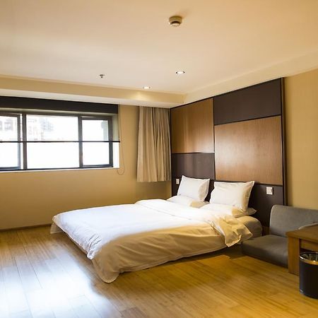 Ji Hotel Wuhan Guanggu Plaza Exterior photo