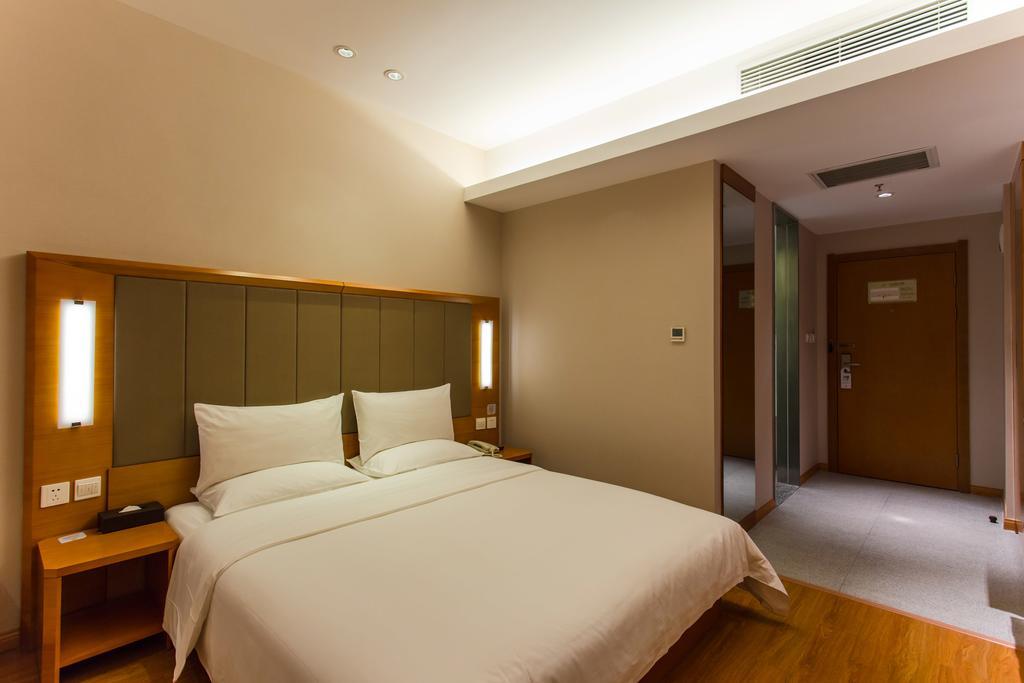 Ji Hotel Wuhan Guanggu Plaza Room photo