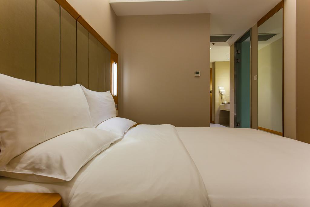 Ji Hotel Wuhan Guanggu Plaza Room photo
