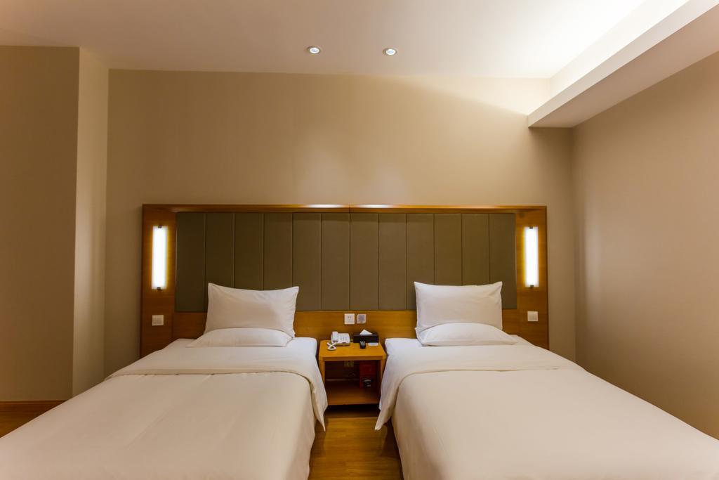 Ji Hotel Wuhan Guanggu Plaza Room photo