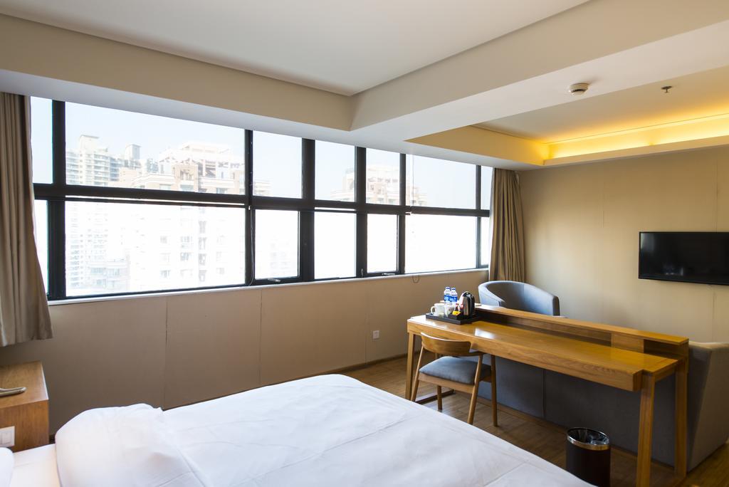 Ji Hotel Wuhan Guanggu Plaza Exterior photo