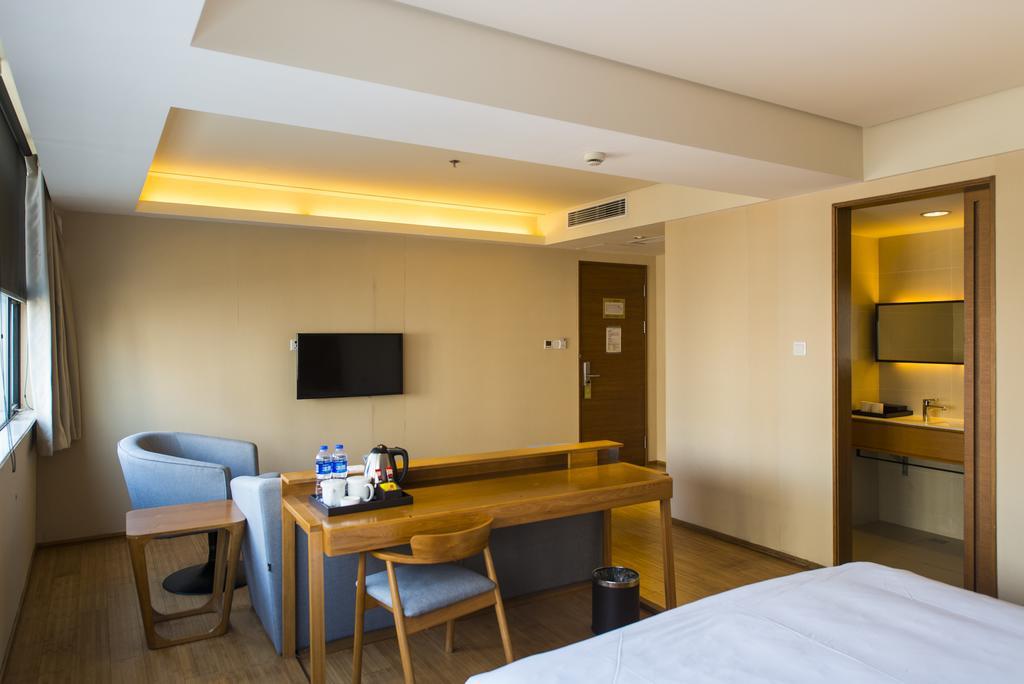 Ji Hotel Wuhan Guanggu Plaza Exterior photo