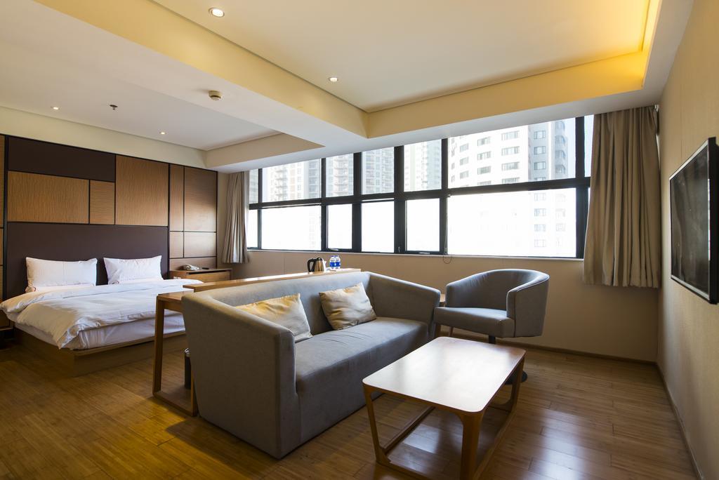 Ji Hotel Wuhan Guanggu Plaza Exterior photo