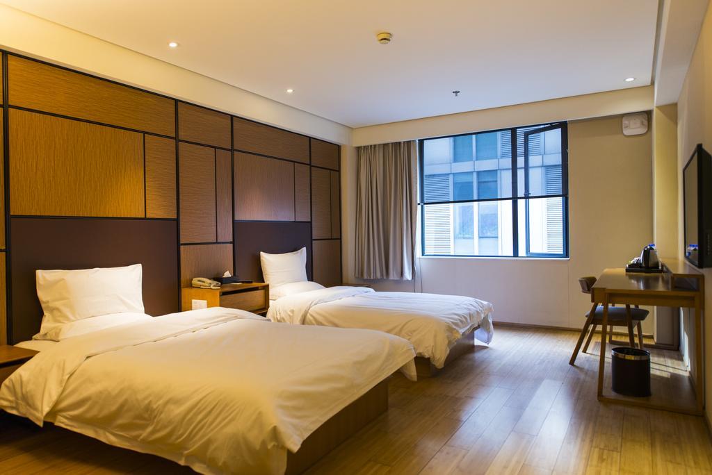 Ji Hotel Wuhan Guanggu Plaza Exterior photo