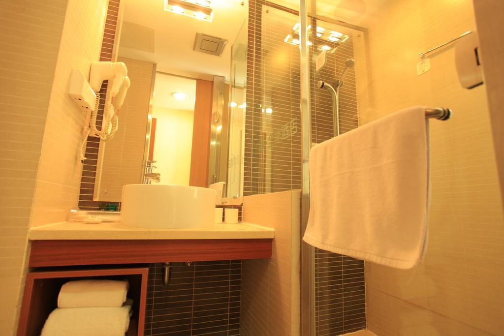 Ji Hotel Wuhan Guanggu Plaza Room photo