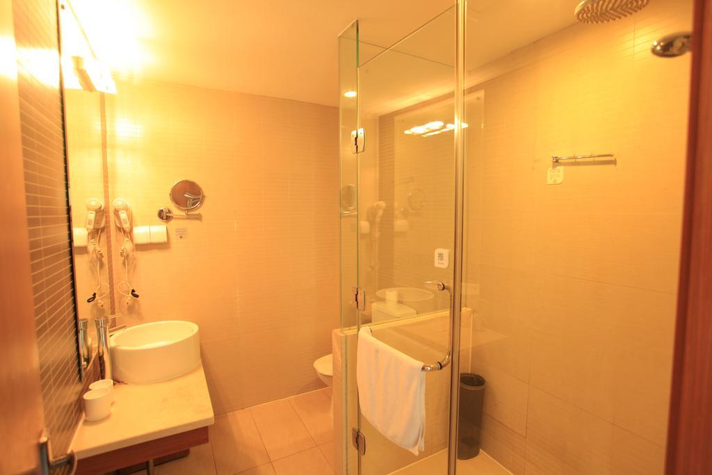 Ji Hotel Wuhan Guanggu Plaza Room photo