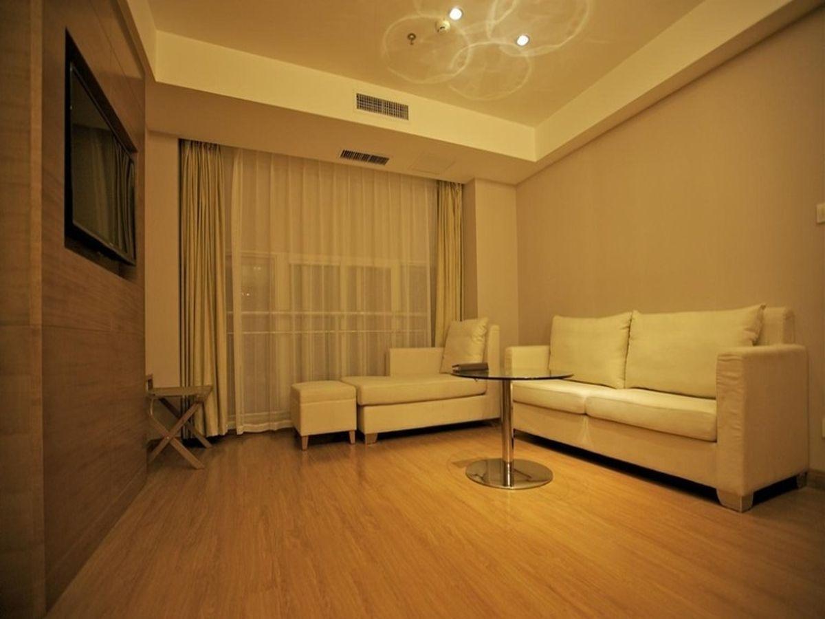 Ji Hotel Wuhan Guanggu Plaza Exterior photo