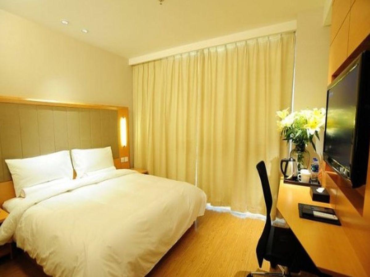 Ji Hotel Wuhan Guanggu Plaza Exterior photo